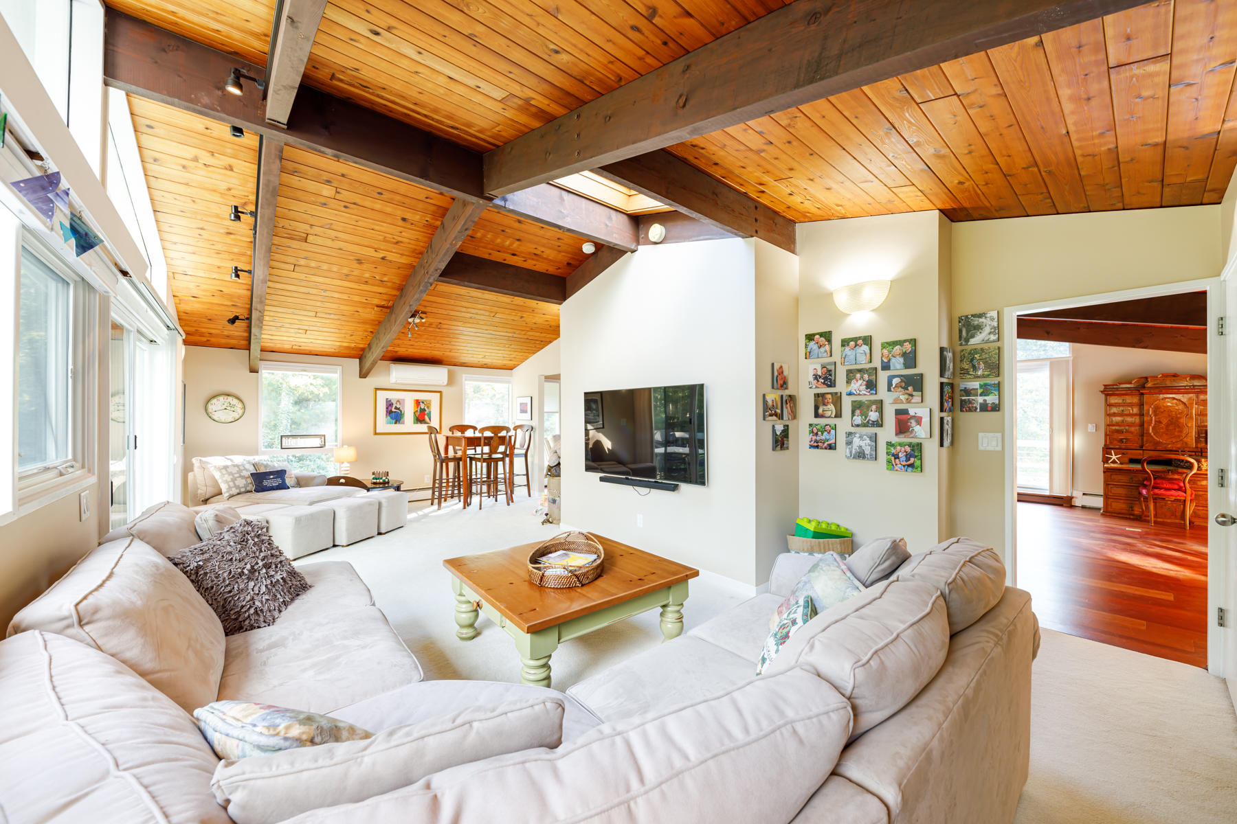 89 Old North Road Pocasset, MA 02559 - Photo 15 of 37 Family Room