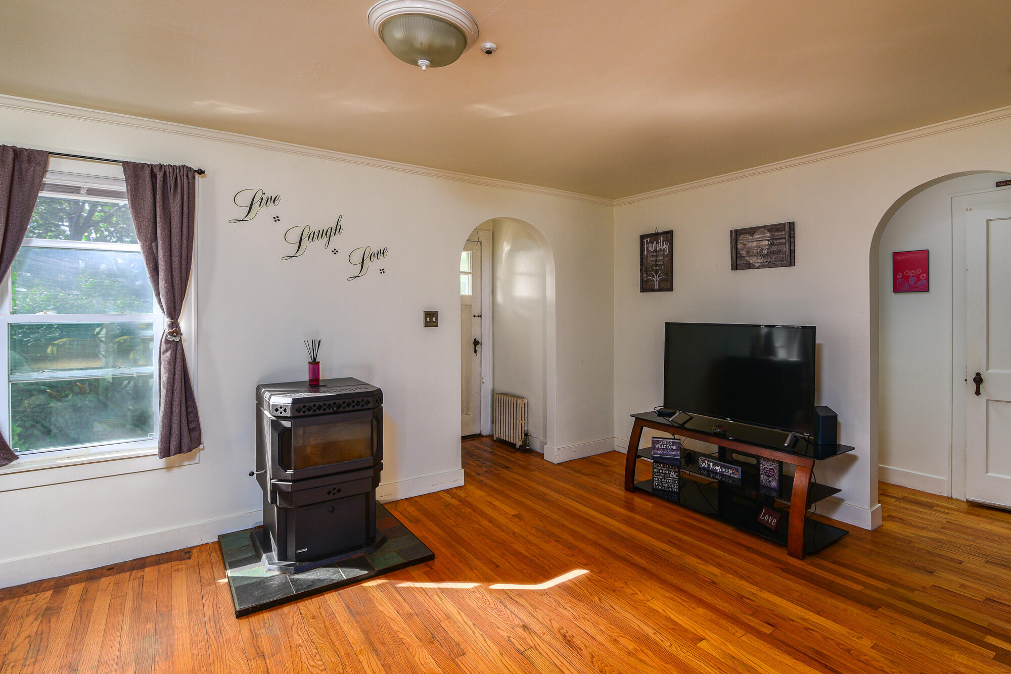 7 Stevenson Road Kittery, ME 03904 - Photo 7 of 24 living room.2