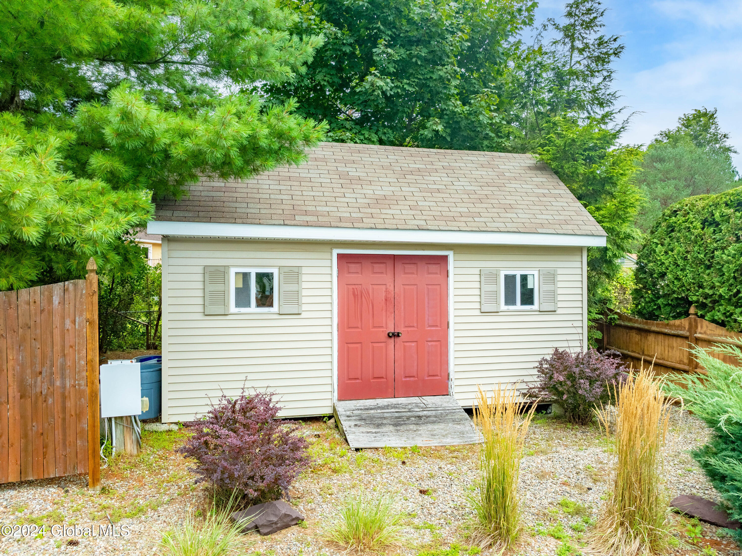 4017 Newcastle Road Schenectady, NY 12303 - Photo 52 of 58 45