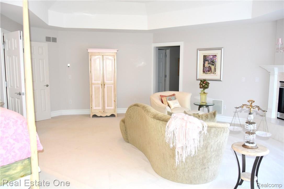 2024 Touraine Drive Rochester, MI 48306 - Photo 46 of 88 49.JPG