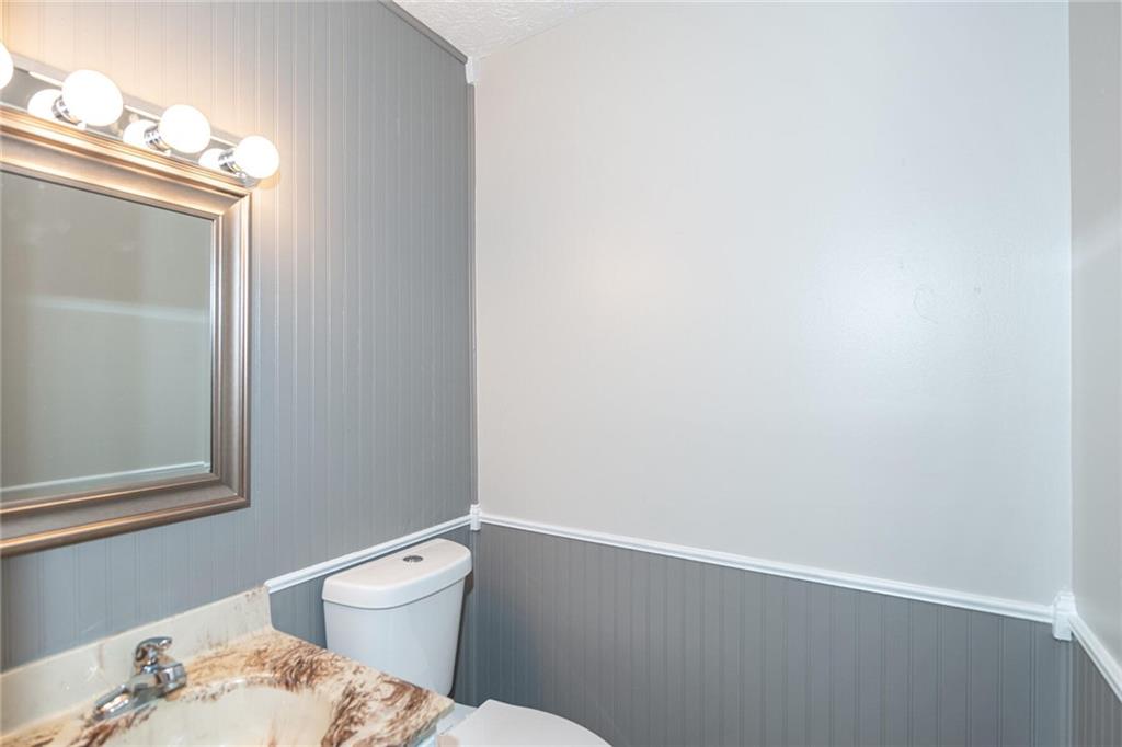 982 Stonegate Road Greenwood, IN 46142 - Photo 22 of 31 Gallery Image 22