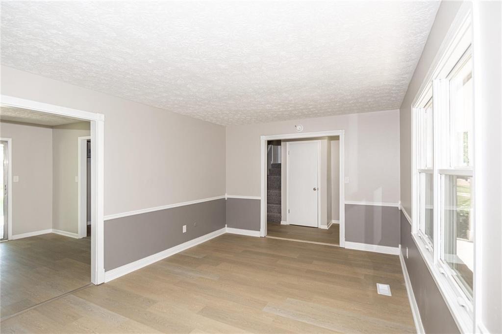 982 Stonegate Road Greenwood, IN 46142 - Photo 5 of 31 Gallery Image 5