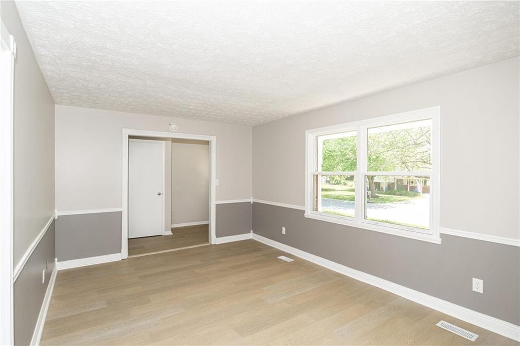 982 Stonegate Road Greenwood, IN 46142 - Photo 6 of 31 Gallery Image 6