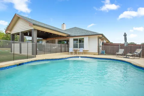 $650,000 | 201 North Rawhide Trail, Liberty Hill, TX 78642