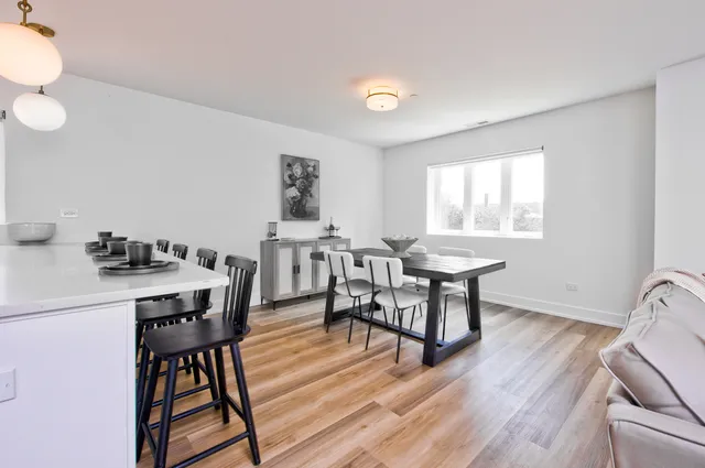 $379,900 | 9396 Landings Lane, Unit 301, Des Plaines, IL 60016