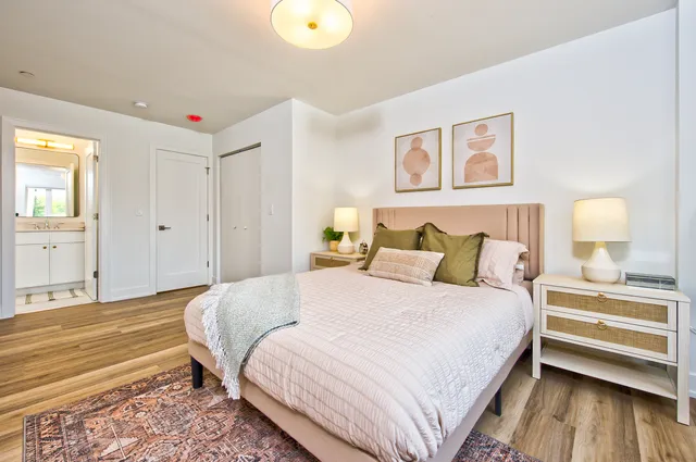 $379,900 | 9396 Landings Lane, Unit 301, Des Plaines, IL 60016