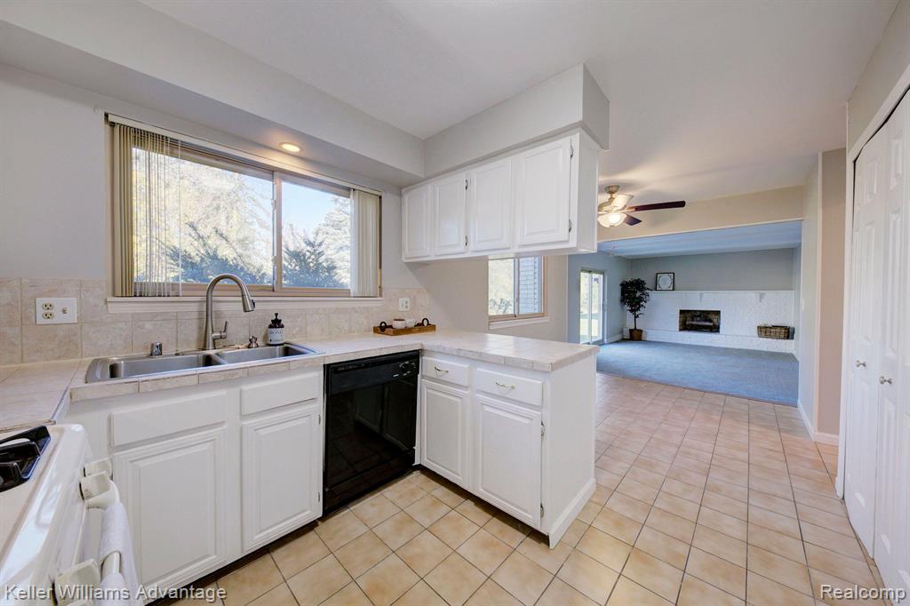 22364 Mill Road Novi, MI 48375 - Photo 8 of 61