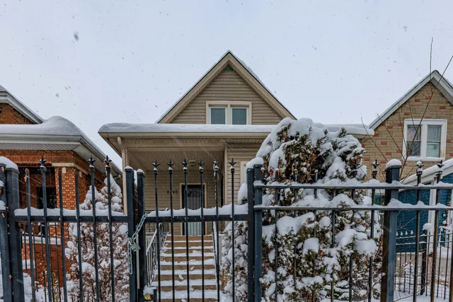 $2,400 | 2446 West 69th Street, Chicago, IL 60629