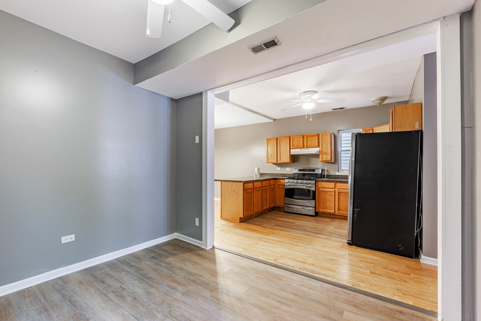 2446 West 69th Street Chicago, IL 60629 - Photo 11 of 29