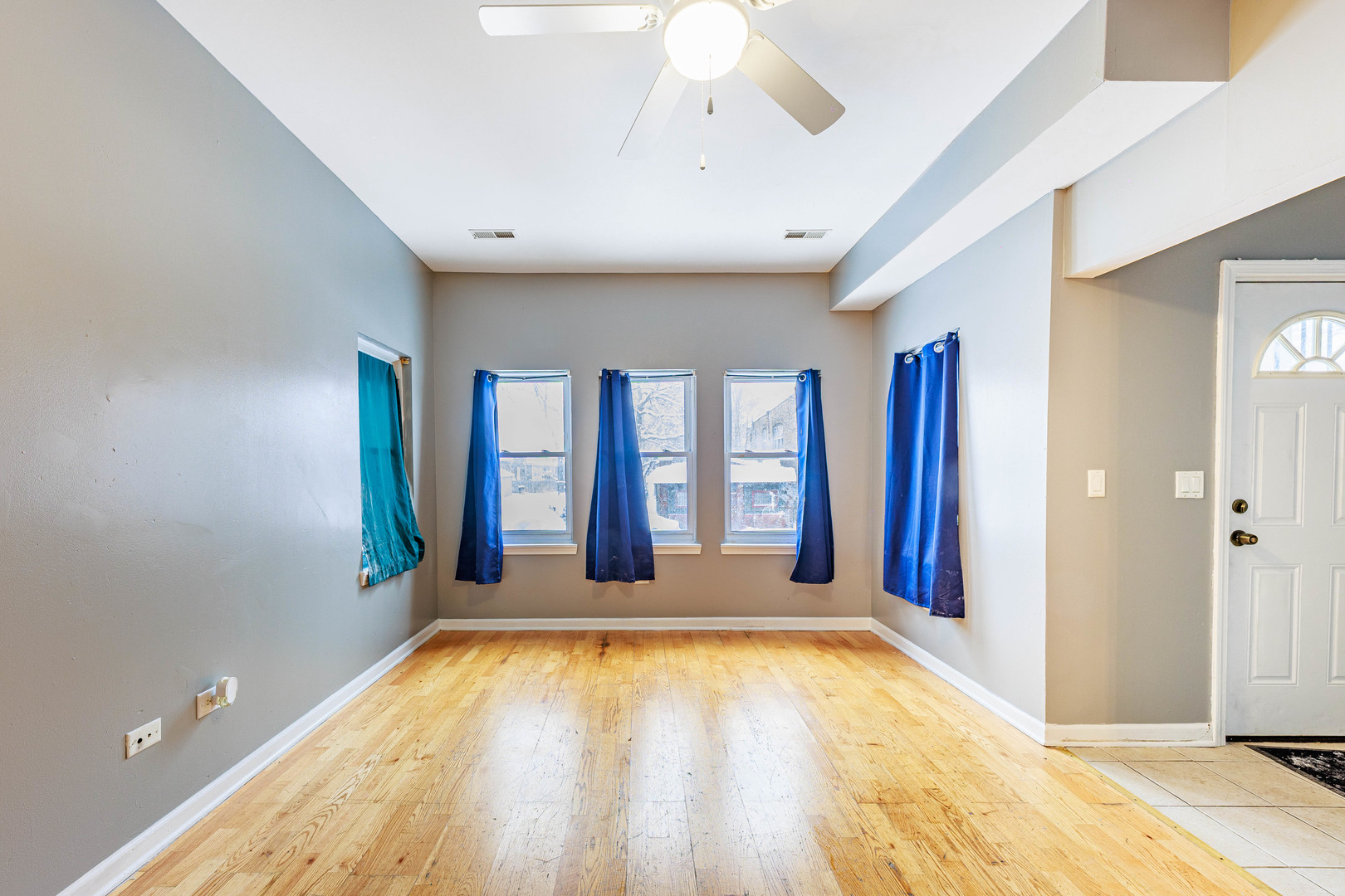 2446 West 69th Street Chicago, IL 60629 - Photo 4 of 29