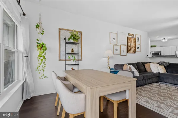 $2,300 | 14322 Climbing Rose Way, Unit 301, Centreville, VA 20121