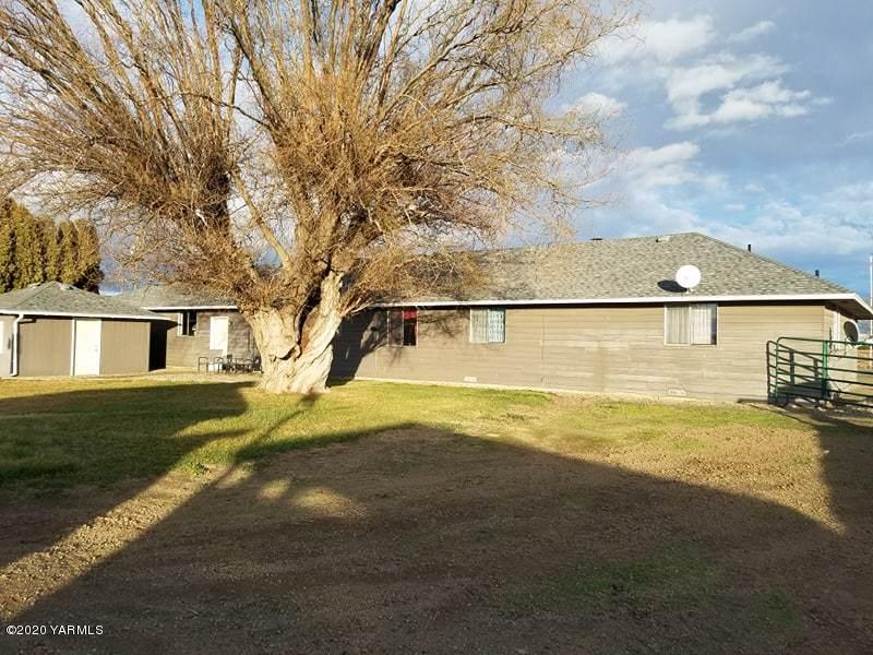 2190 Ray Road Sunnyside, WA 98944 - Photo 16 of 16 a view of an ocean house and outdoor space