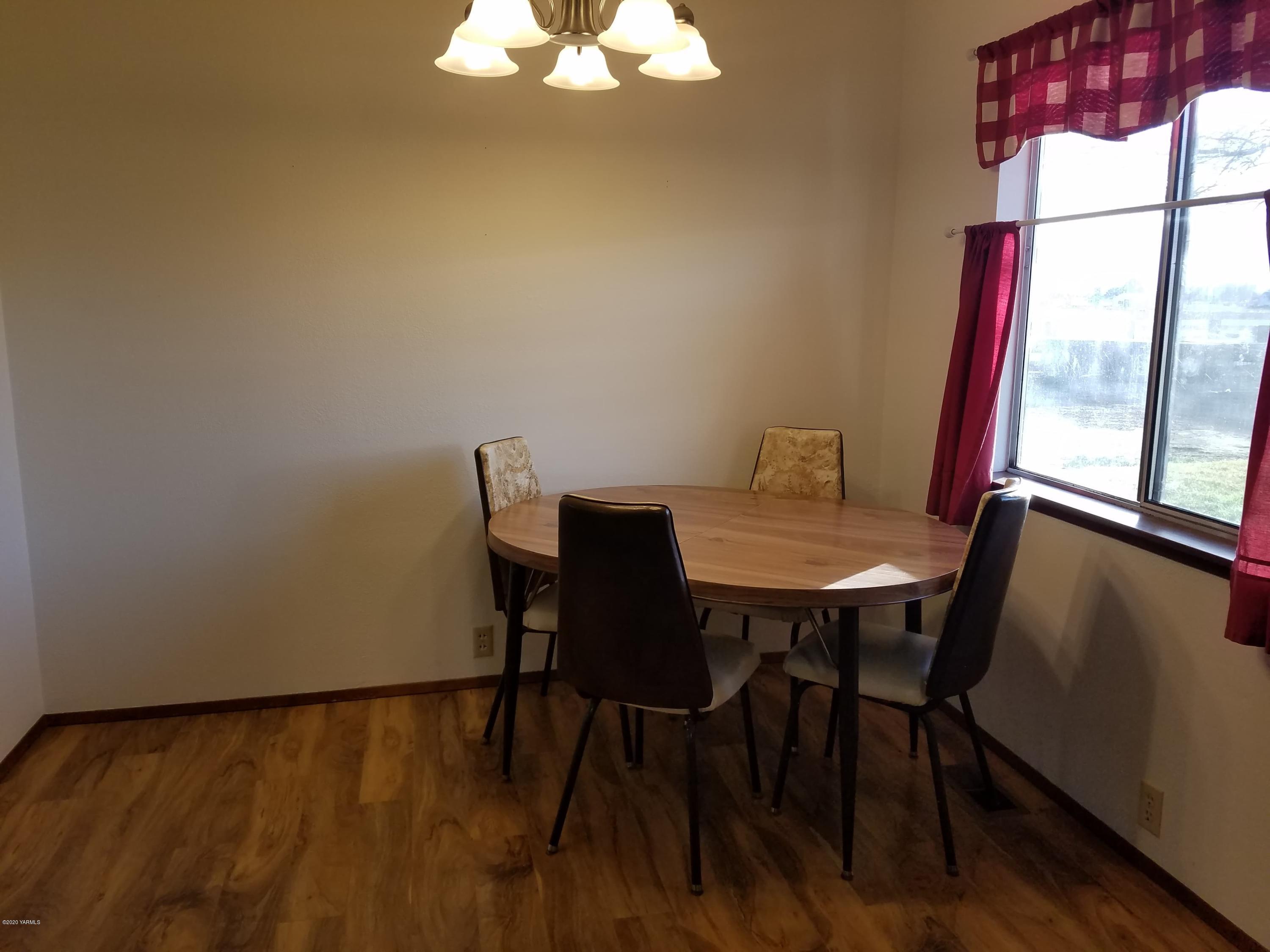 2190 Ray Road Sunnyside, WA 98944 - Photo 6 of 16 a view of a dining room with furniture and a large window