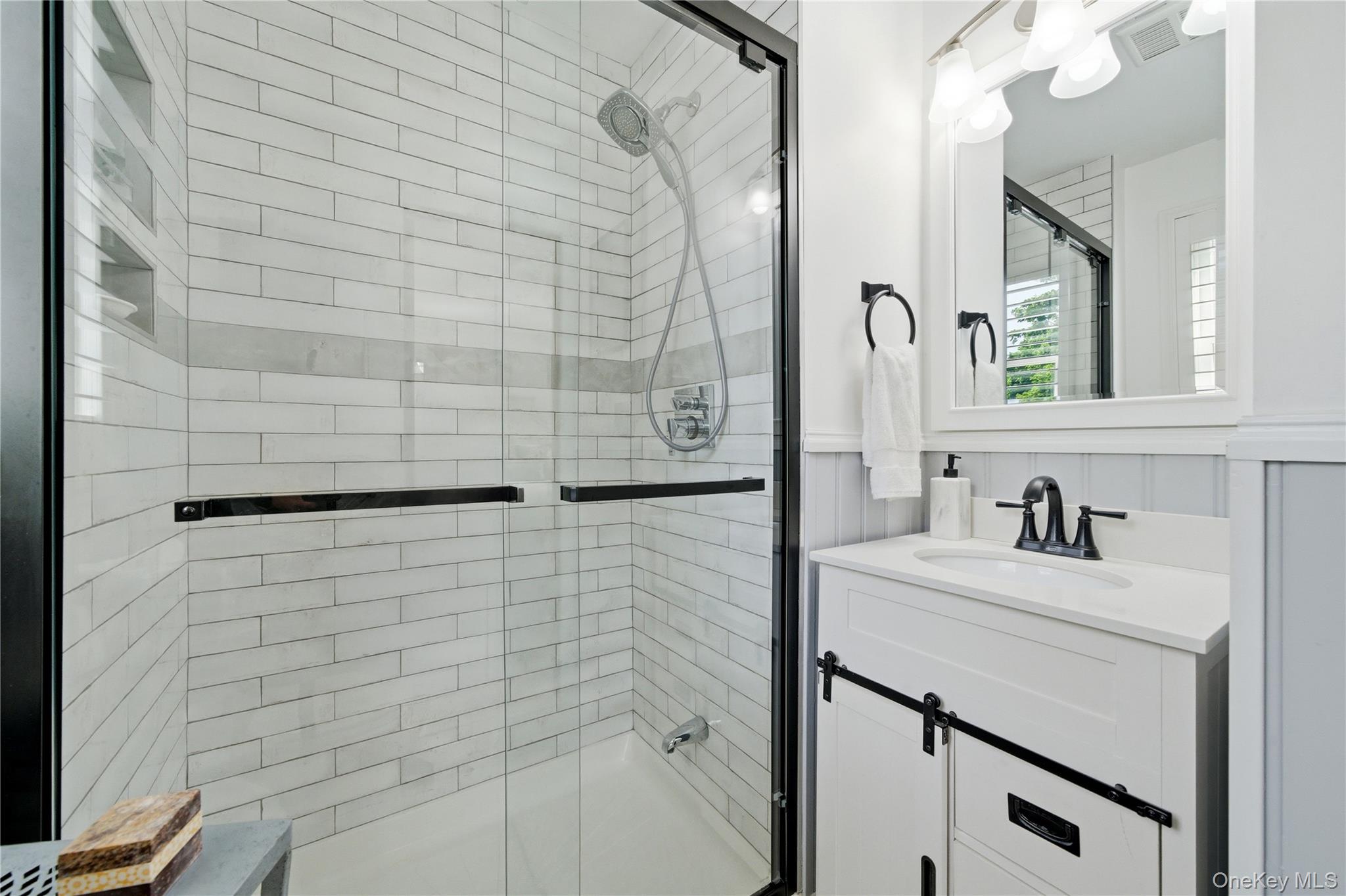 82 Sunset Road Bay Shore, NY 11706 - Photo 21 of 38