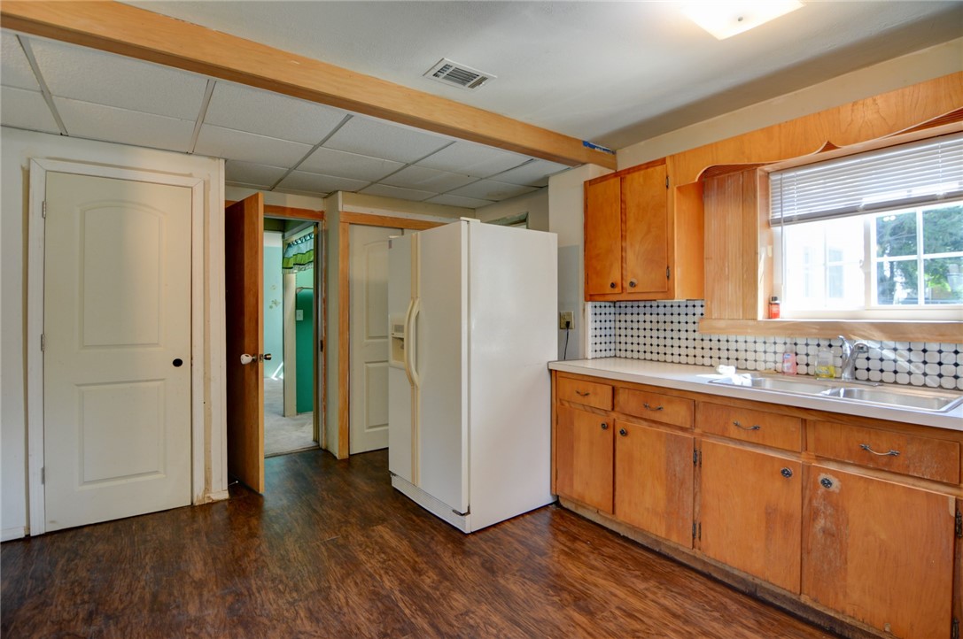 1050 North University Avenue Decatur, IL 62522 - Photo 8 of 20