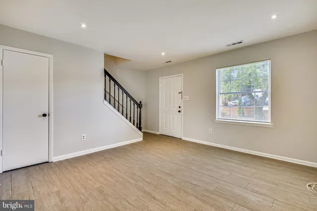 $2,950 | 1820 North Barton Street, Arlington, VA 22201