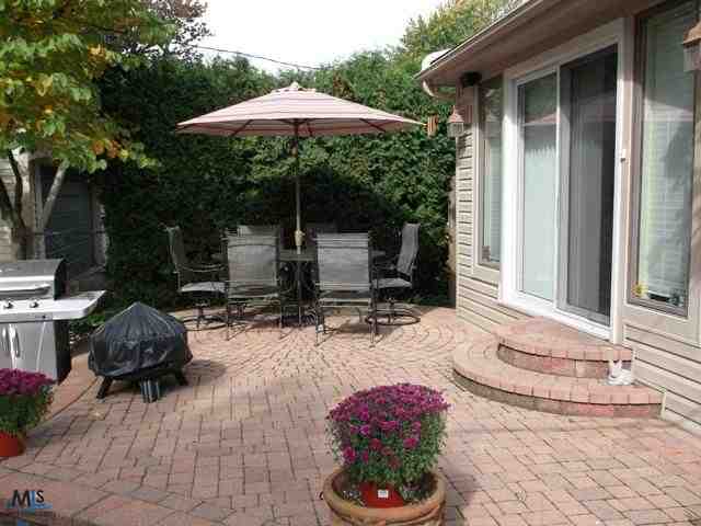 1653 Newcastle Road Grosse Pointe, MI 48236 - Photo 11 of 12 31122321-10.JPG