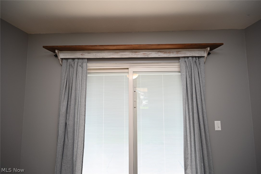 4245 New Road Austintown, OH 44515 - Photo 11 of 26 Super cute window treatment