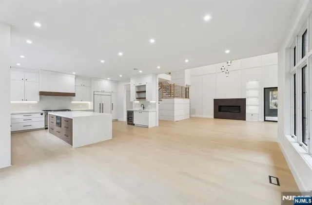 $2,899,999 | 308 Spring Lane, Haworth, NJ 07641