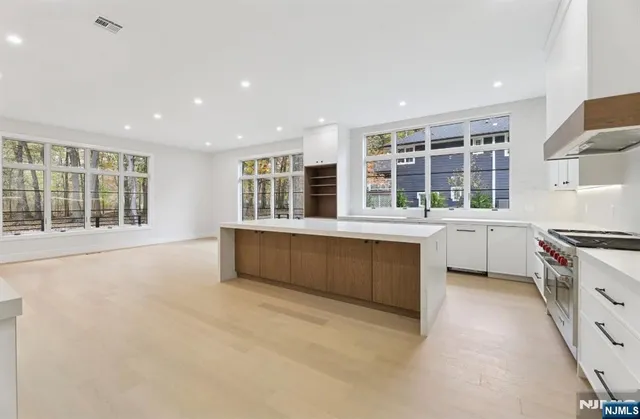 $2,899,999 | 308 Spring Lane, Haworth, NJ 07641