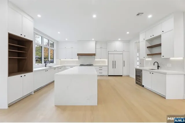 $2,899,999 | 308 Spring Lane, Haworth, NJ 07641