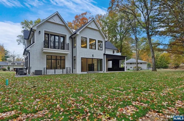 $2,899,999 | 308 Spring Lane, Haworth, NJ 07641