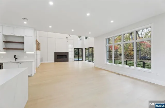 $2,899,999 | 308 Spring Lane, Haworth, NJ 07641