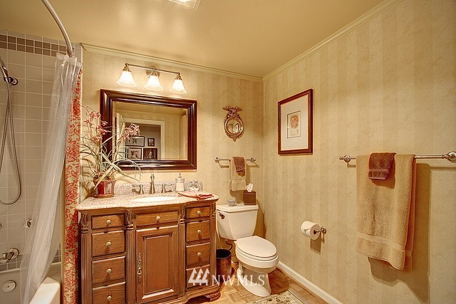 16611 Southeast May Valley Road Renton, WA 98059 - Photo 11 of 15