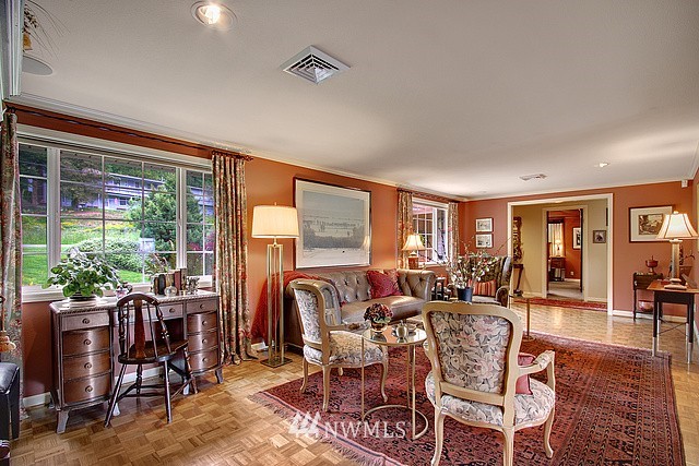 16611 Southeast May Valley Road Renton, WA 98059 - Photo 4 of 15