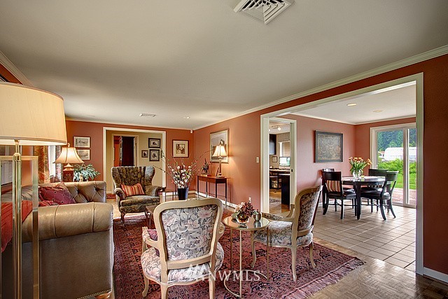 16611 Southeast May Valley Road Renton, WA 98059 - Photo 5 of 15