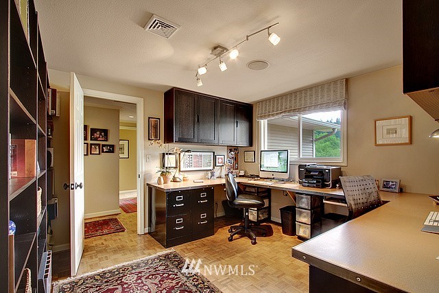 16611 Southeast May Valley Road Renton, WA 98059 - Photo 6 of 15