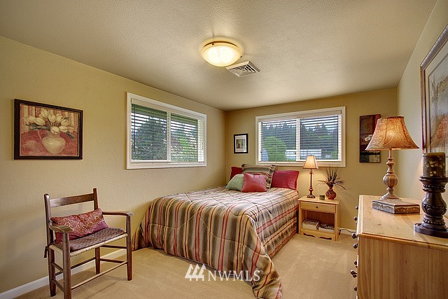 16611 Southeast May Valley Road Renton, WA 98059 - Photo 9 of 15