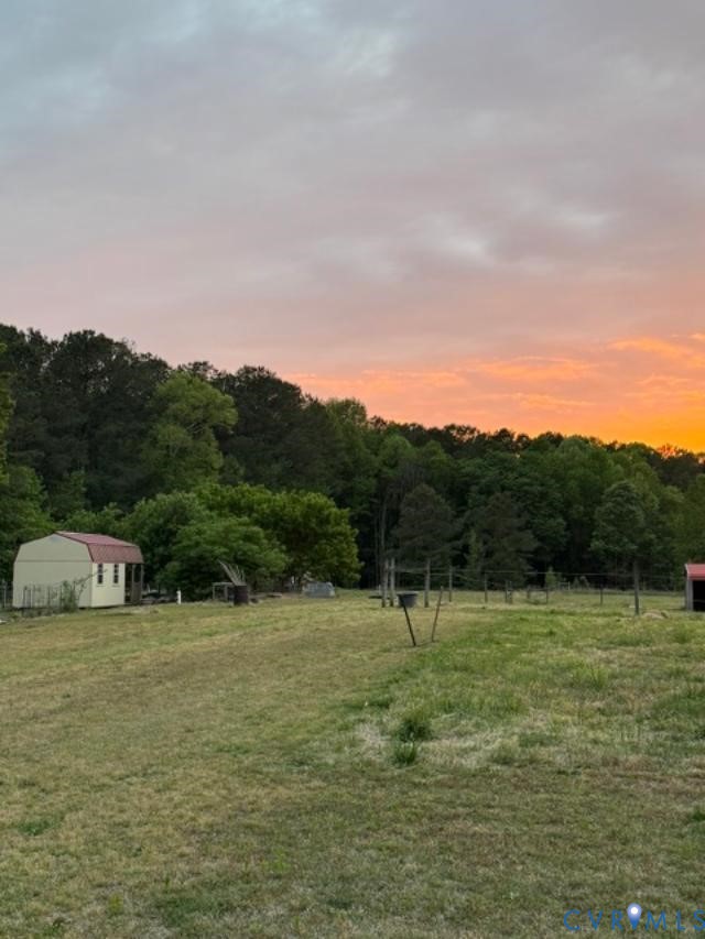 19890 River Road Courtland, VA 23837 - Photo 23 of 32 a view of a grassy area with an ocean