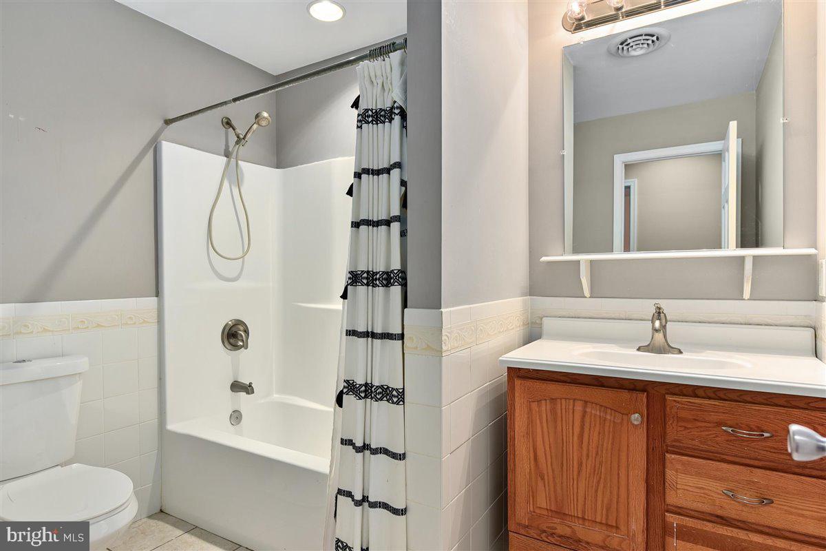 9805 Mason Road Berlin, MD 21811 - Photo 16 of 31 Hall Bathroom 1