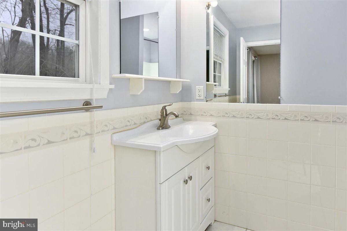 9805 Mason Road Berlin, MD 21811 - Photo 23 of 31 Primary Private Bath 2