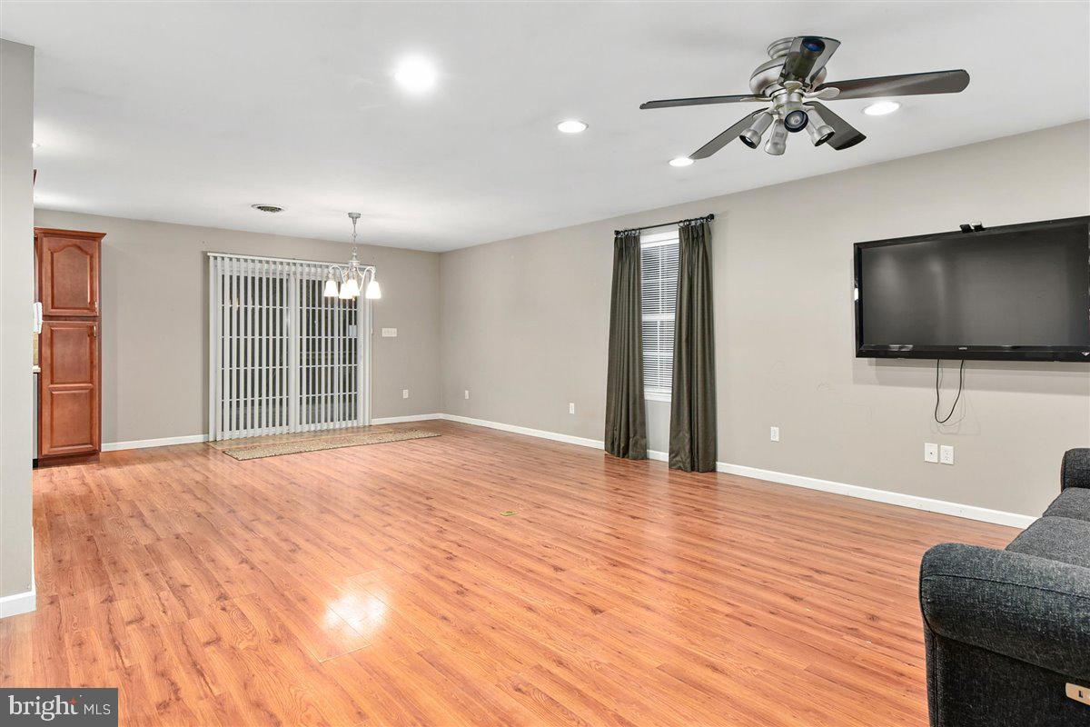 9805 Mason Road Berlin, MD 21811 - Photo 4 of 31 Walking into front door