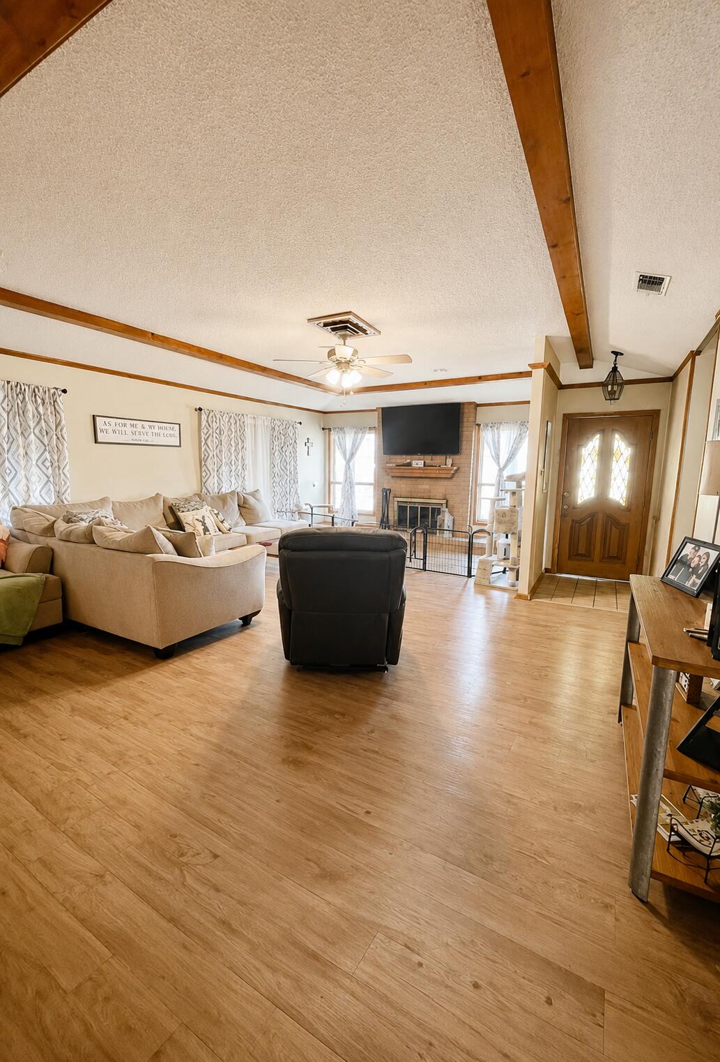 5725 63rd Street Lubbock, TX 79424 - Photo 4 of 18 30276871-564A-4AC5-B4A2-E8BE8A29A555