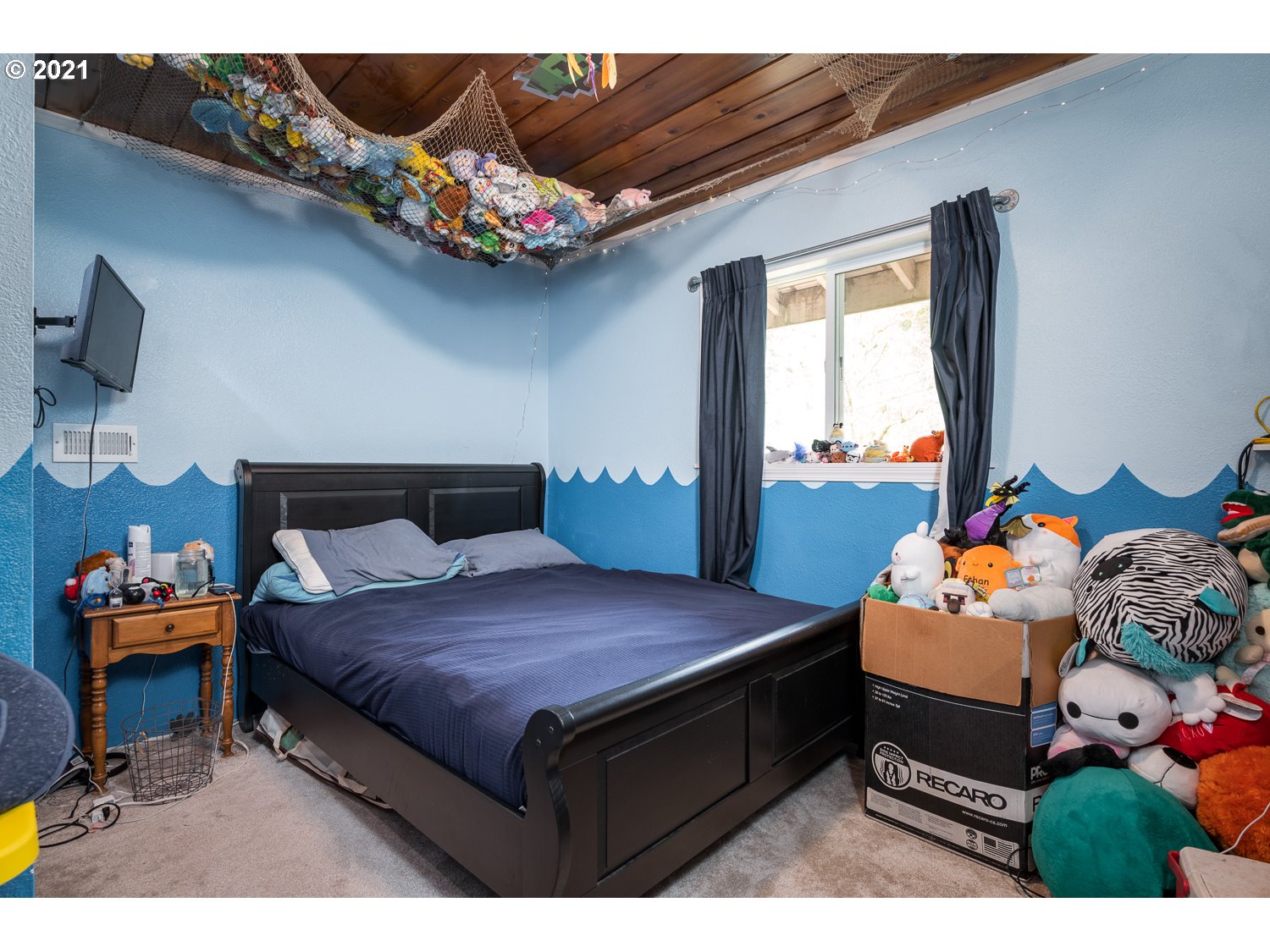 22514 South Redland Road Estacada, OR 97023 - Photo 16 of 28 a bedroom with a bed and dresser