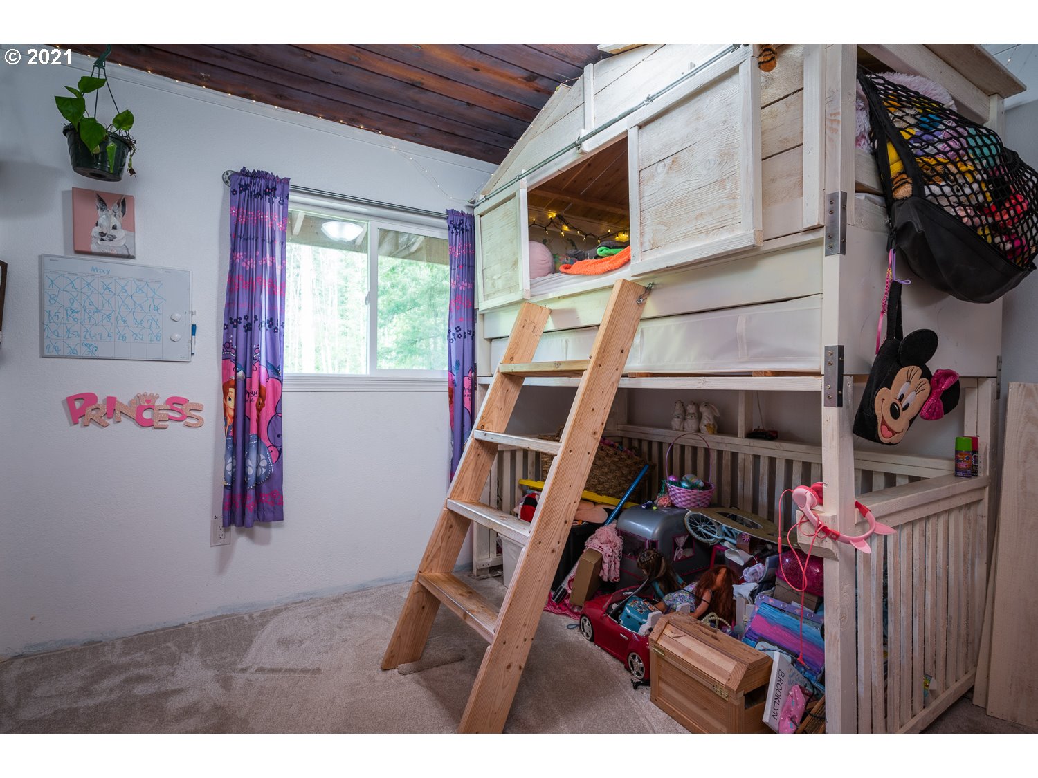 22514 South Redland Road Estacada, OR 97023 - Photo 17 of 28 a view of an entryway with wooden floor