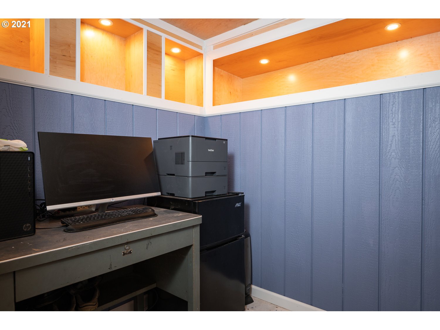 22514 South Redland Road Estacada, OR 97023 - Photo 19 of 28 a room with projector and a flat screen tv