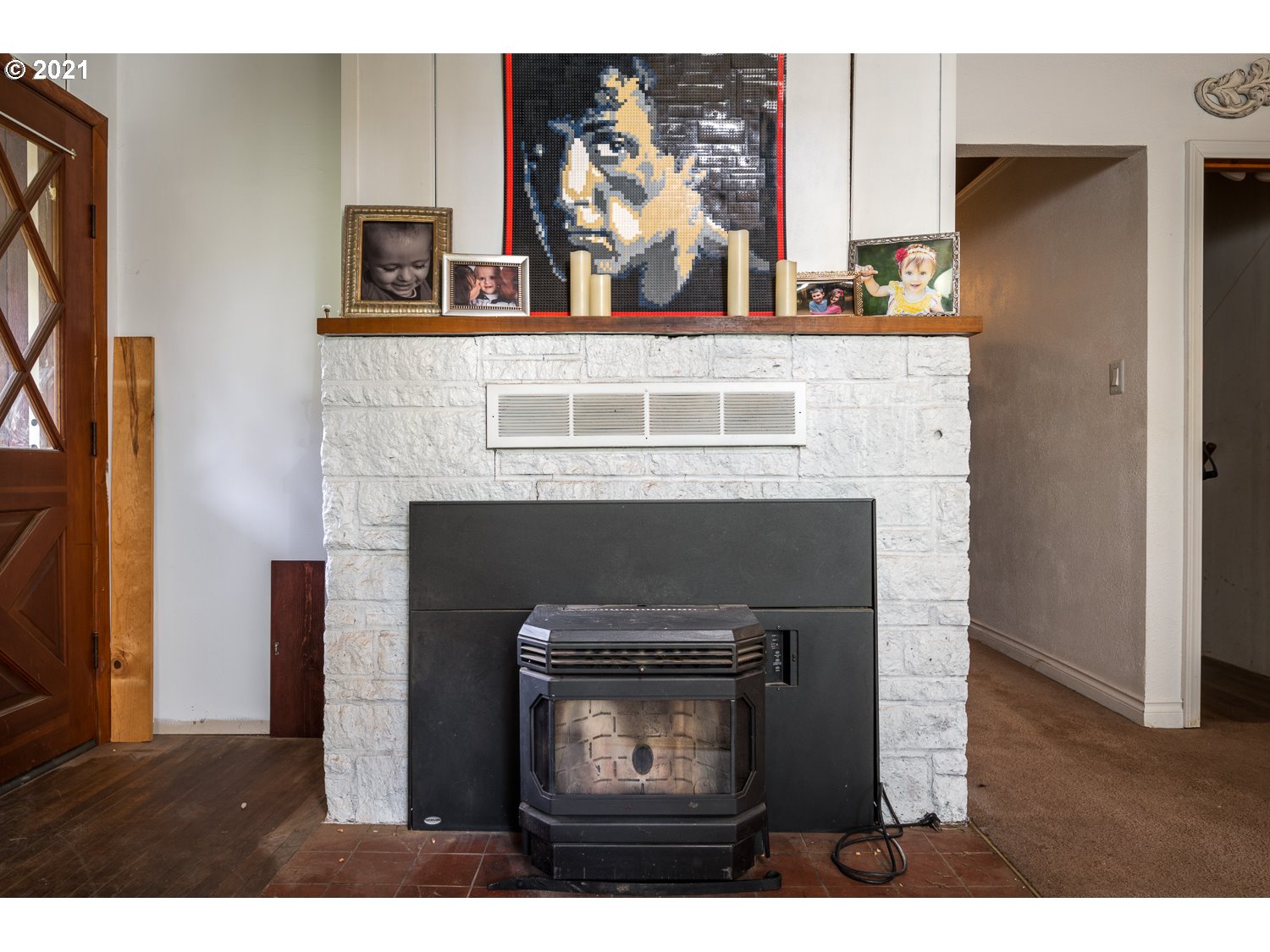 22514 South Redland Road Estacada, OR 97023 - Photo 7 of 28 a kitchen with a stove and a refrigerator