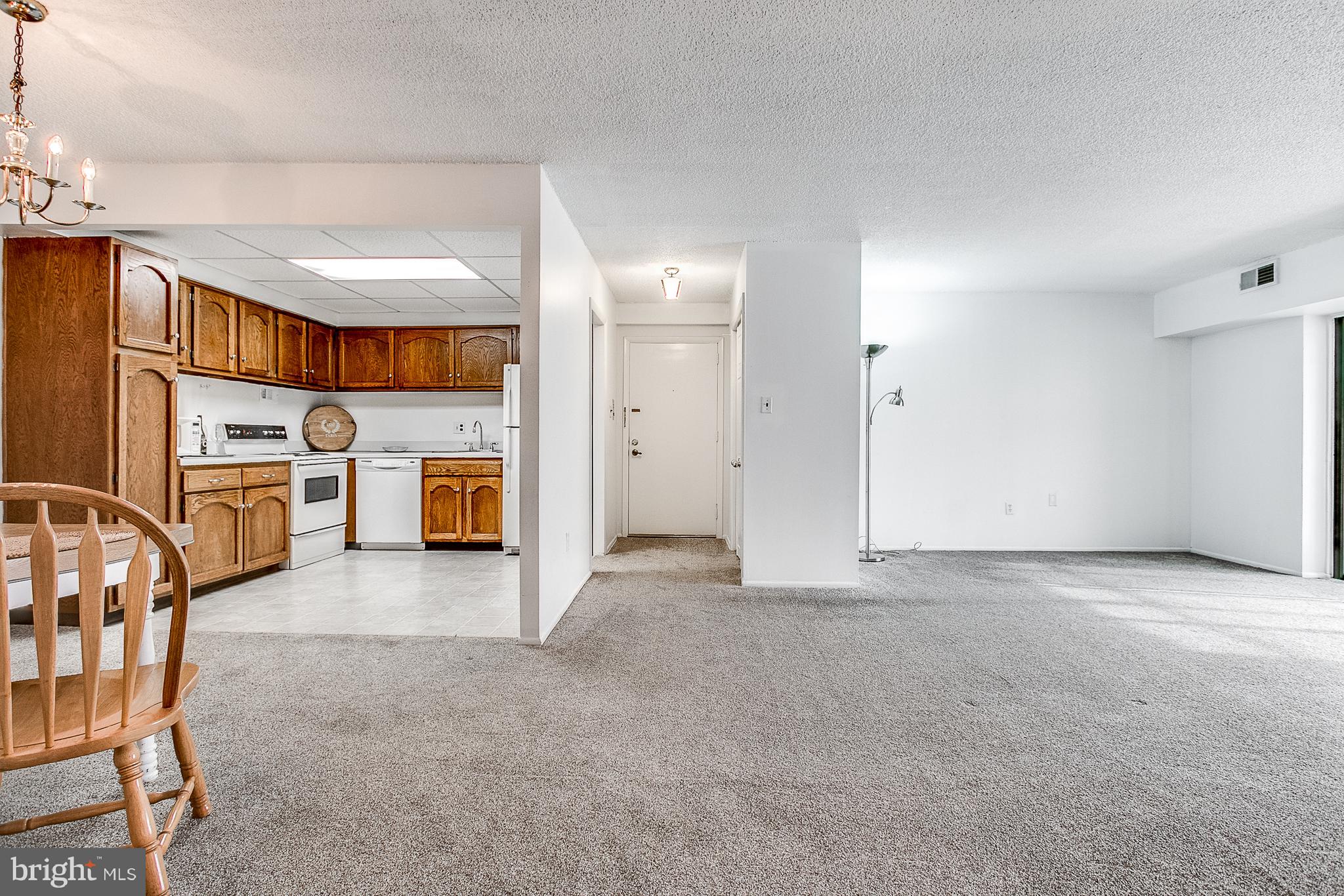 72 Welsh Tract Road, Unit 201 Newark, DE 19713 - Photo 5 of 19 Light And Bright!