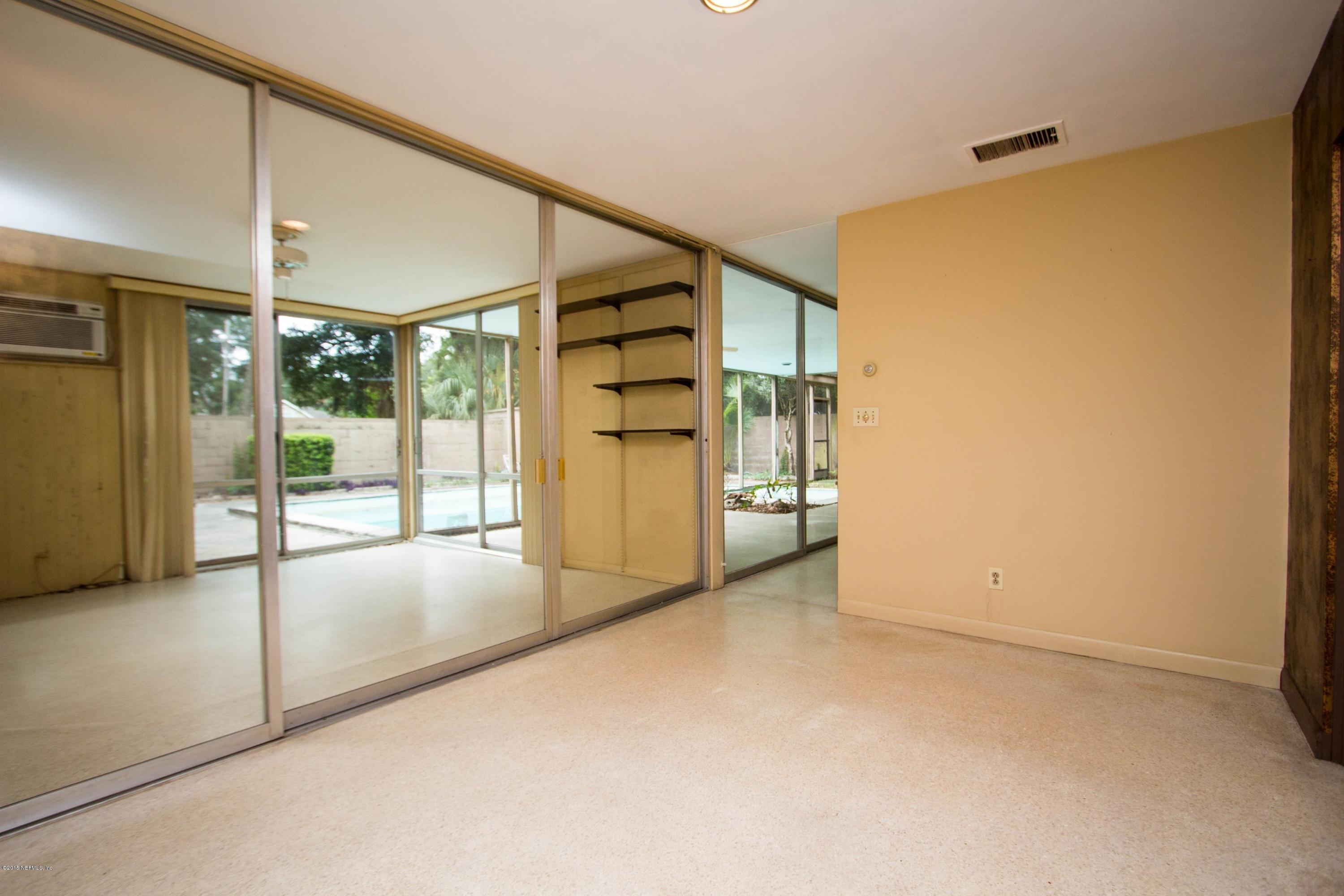 1220 Seminole Road Atlantic Beach, FL 32233 - Photo 4 of 29 CLiving Room