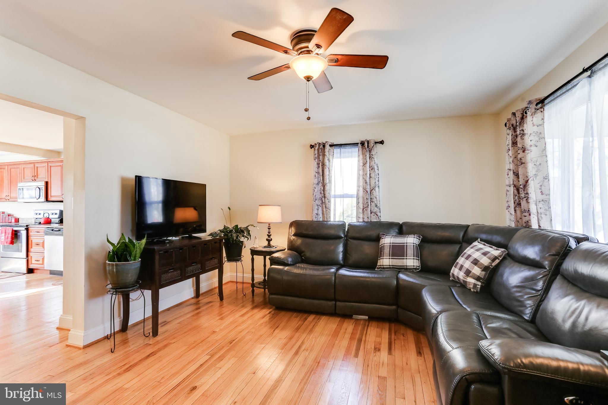 1809 Briarcliff Road Baltimore, MD 21234 - Photo 2 of 33 Living Room