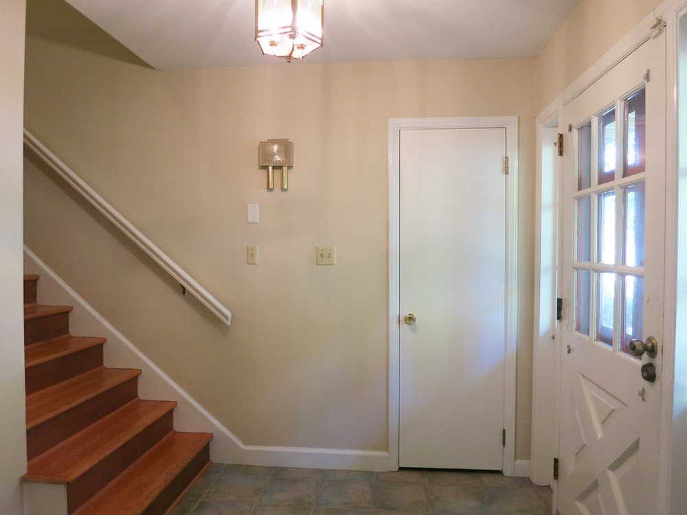 813 Davidson Street Raleigh, NC 27609 - Photo 4 of 30 Welcoming lower level Foyer w/tile floor & coat closet leads up to carpeted Landing. Foyer