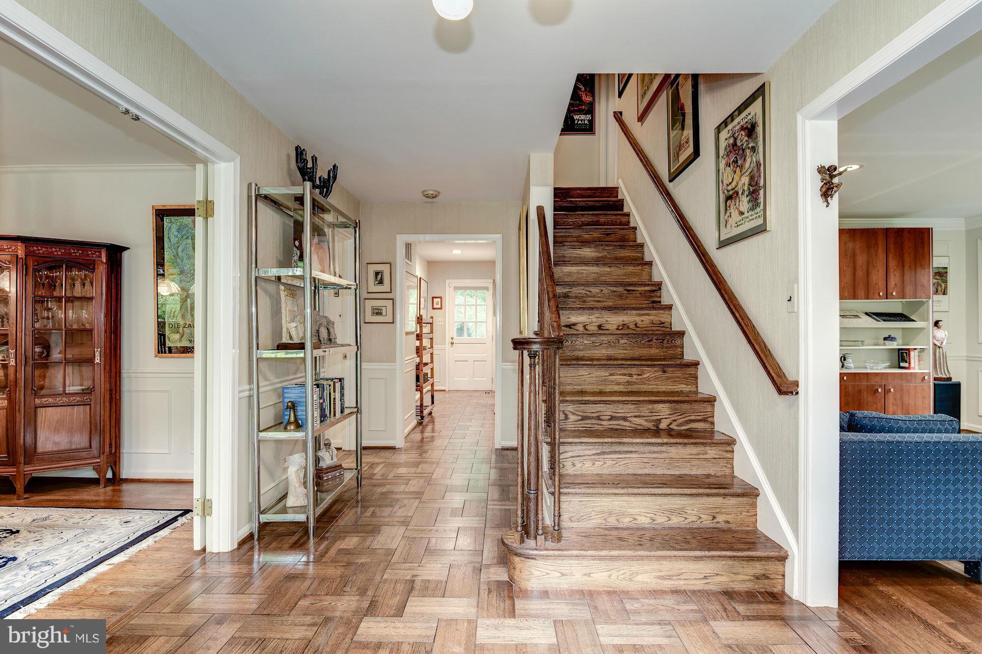 11804 Hunting Ridge Court Potomac, MD 20854 - Photo 2 of 30 Welcoming Entry Foyer