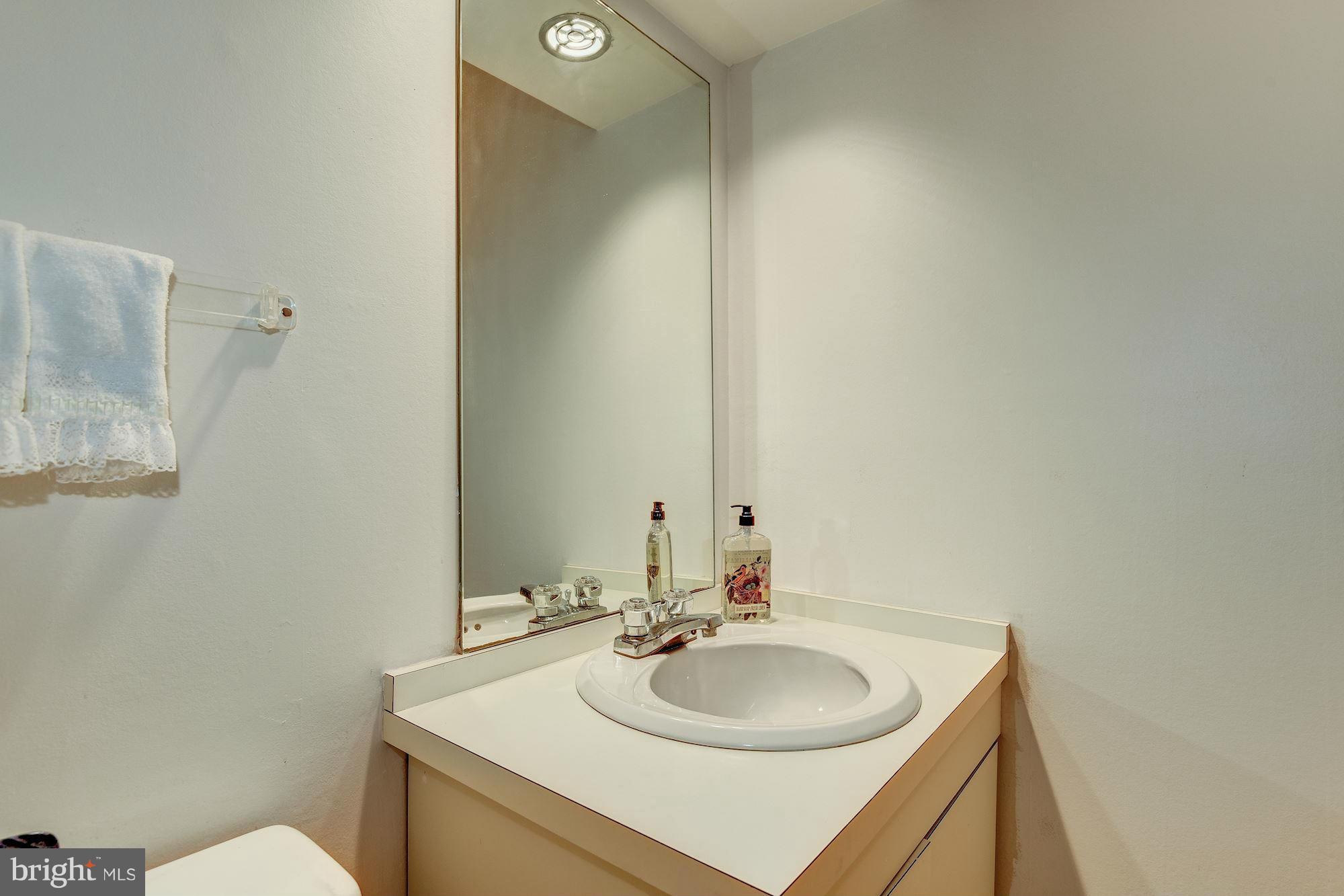 11804 Hunting Ridge Court Potomac, MD 20854 - Photo 13 of 30 Powder Room