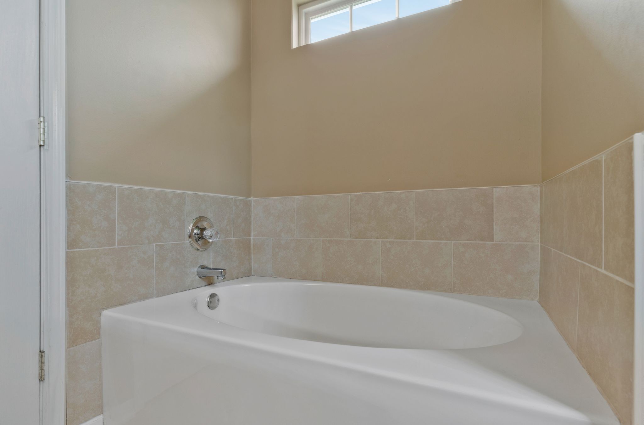 153 Cornerstone Boulevard Portland, TN 37148 - Photo 20 of 30 a bathroom with a bathtub