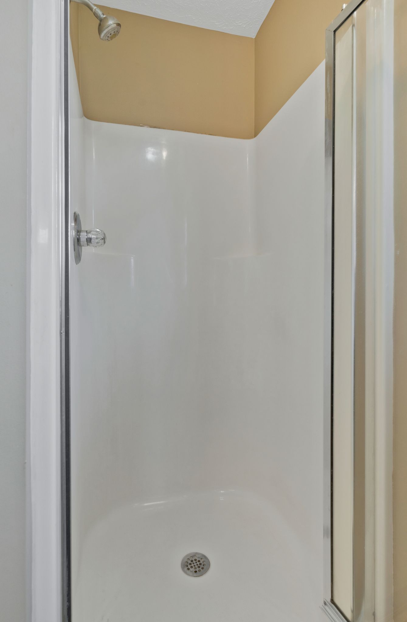 153 Cornerstone Boulevard Portland, TN 37148 - Photo 21 of 30 a bathroom with a bathtub