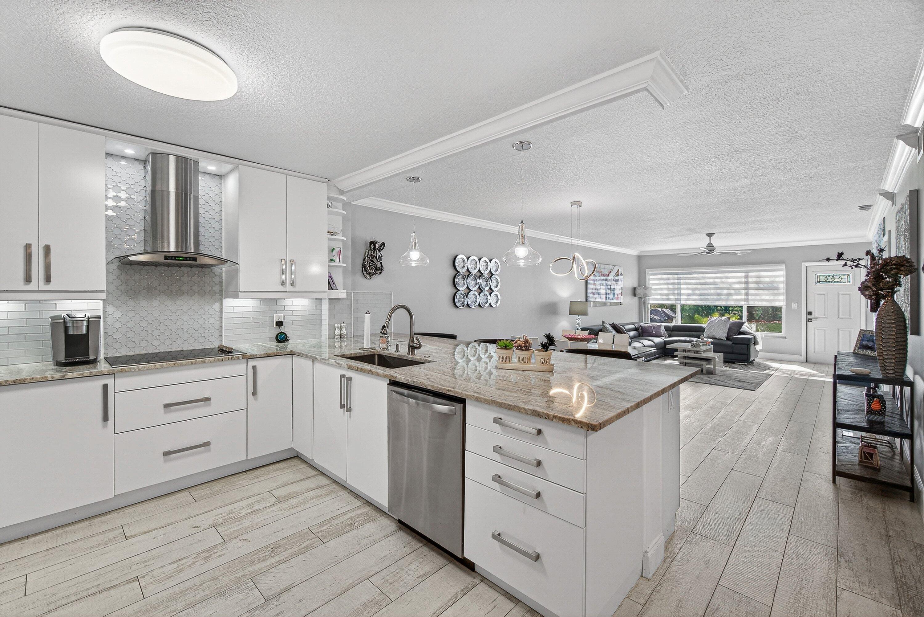 9200 Fairbanks Lane, Unit 1 Boca Raton, FL 33496 - Photo 4 of 32 006-9200FairbanksLane-1-BocaRaton-FL-334